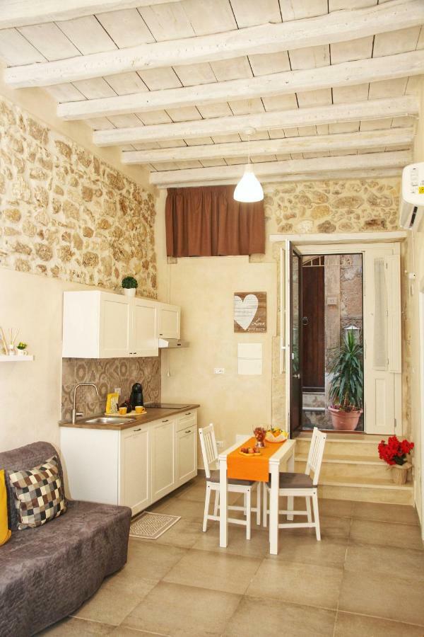 Essentia Rooms- Ortigia Holidays Syrakuzy Zewnętrze zdjęcie